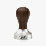 Wiedemann Präzisionstamper Nussbaum 58.5mm with ergonomic design and sustainable wood grip.
