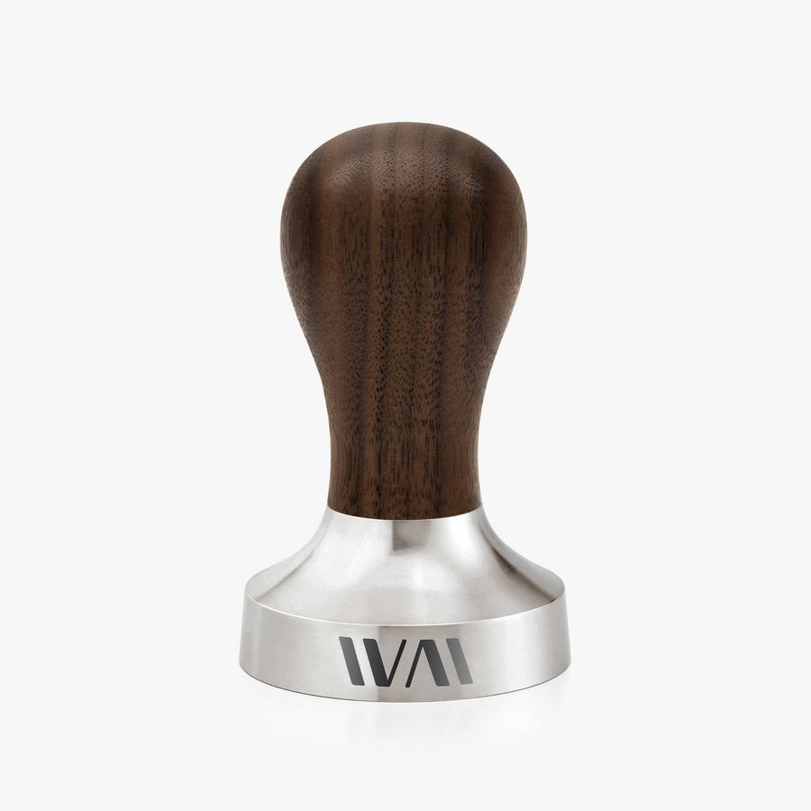 Wiedemann Präzisionstamper Nussbaum 58.5mm with ergonomic design and sustainable wood grip.
