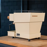 La Marzocco Linea Micra Elfenbein und Eiche Detailansicht Griff