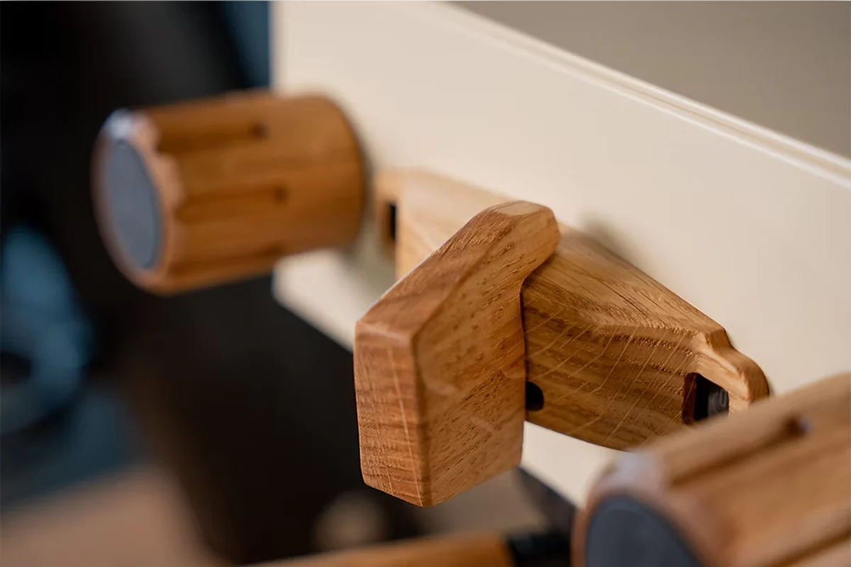 La Marzocco Linea Micra Elfenbein und Eiche Seitenansicht