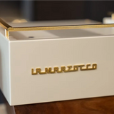 La Marzocco Linea Mini R Custom All Black mit Holz Seitenansicht