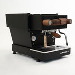 La Marzocco Linea Mini R Schwarz mit Walnussholz Detailansicht Paddle