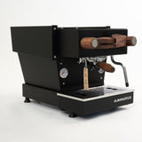 La Marzocco Linea Mini R Schwarz mit Walnussholz Detailansicht Paddle