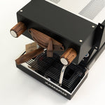 La Marzocco Linea Mini R Schwarz mit Walnussholz Seitenansicht