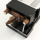 La Marzocco Linea Mini R Schwarz mit Walnussholz Seitenansicht