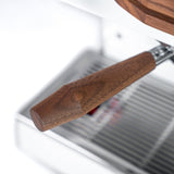 La Marzocco Linea Mini R Weiß mit Walnussholz Detailansicht Griff