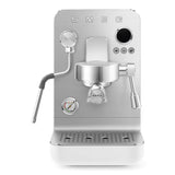 Smeg Mini Pro EMC02 Weiß Espressomaschine Frontalansicht