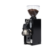 Eureka Mignon Libra 65 Schwarz Detailansicht Dosing Cup