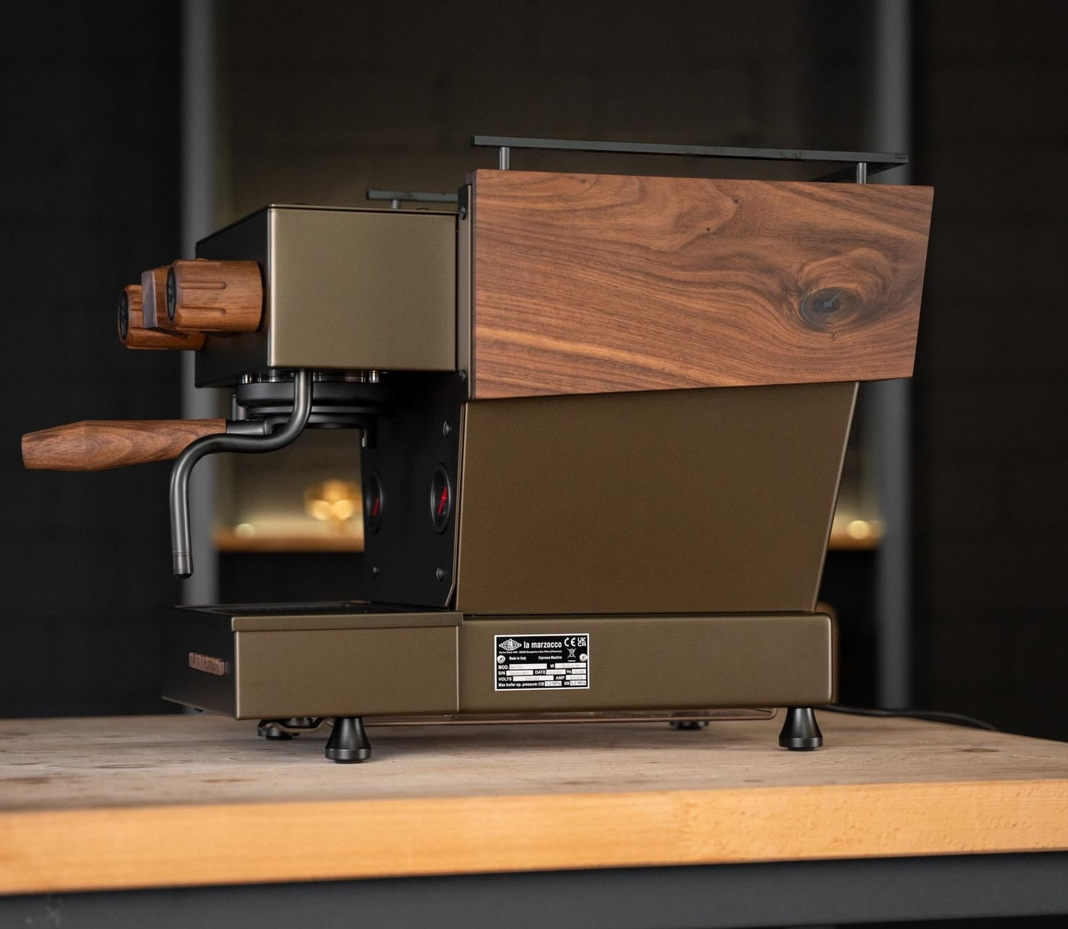 La Marzocco Linea Micra Heritage Bronze und Walnut Detailansicht