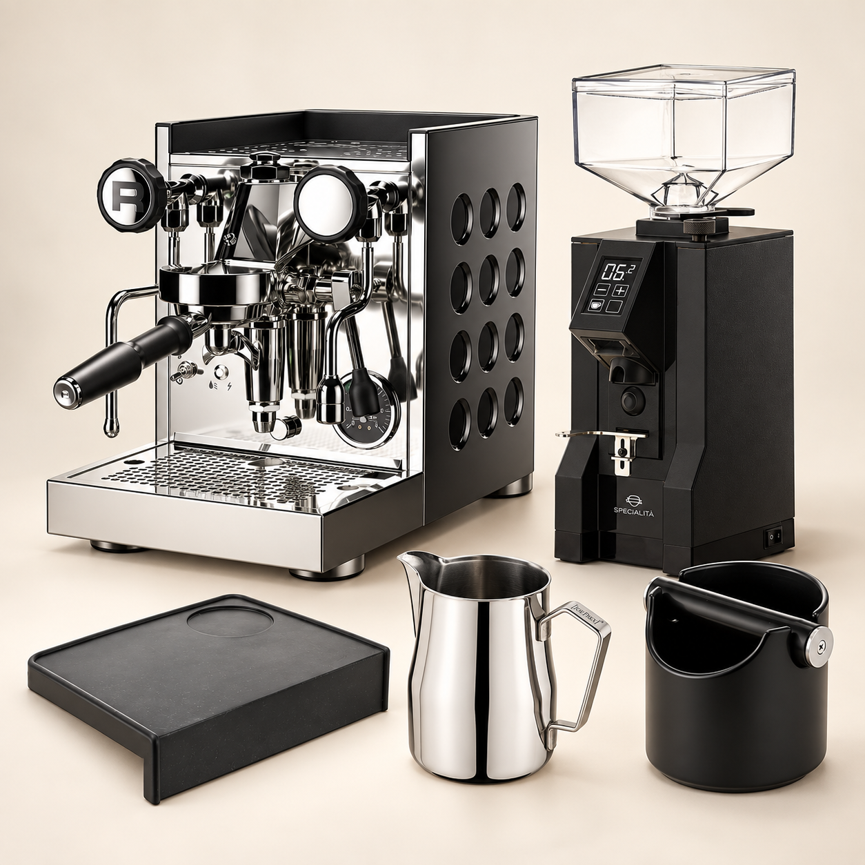 Rocket Appartamento TCA Chrom/Schwarz und Eureka Specialità Schwarz mit JoeFrex Tampermatte L, 500-ml-Milchkännchen und Abschlagbox